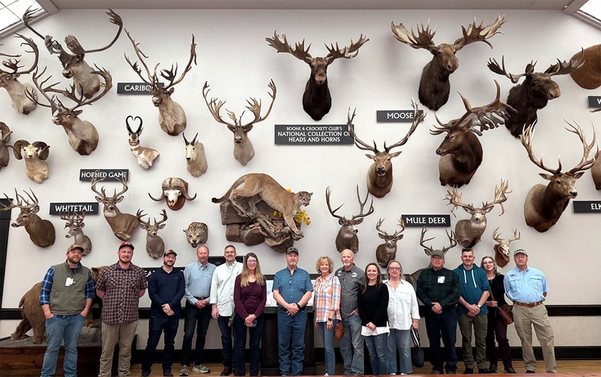 official measurer group photo