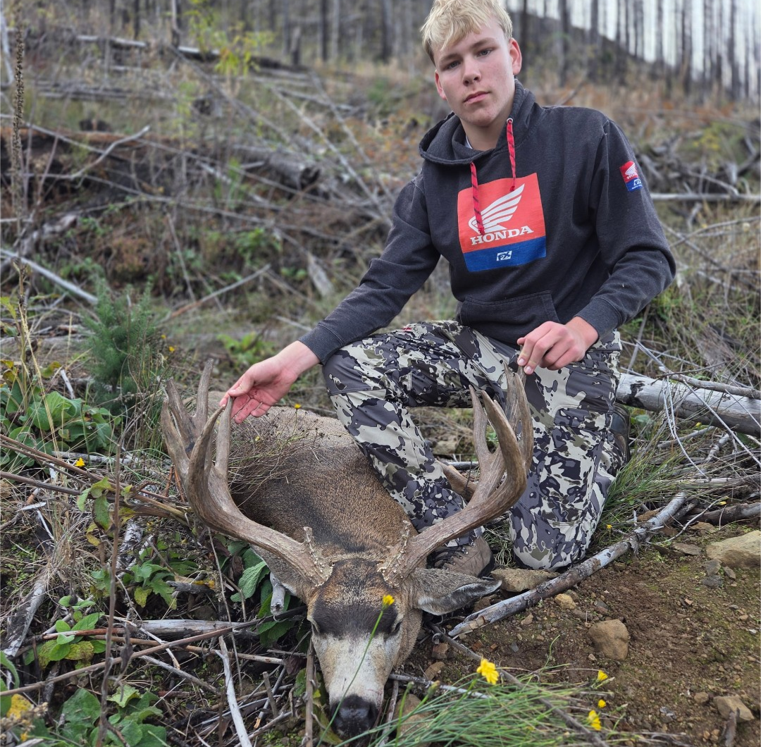NON-TYPICAL COLUMBIA BLACKTAIL DEER