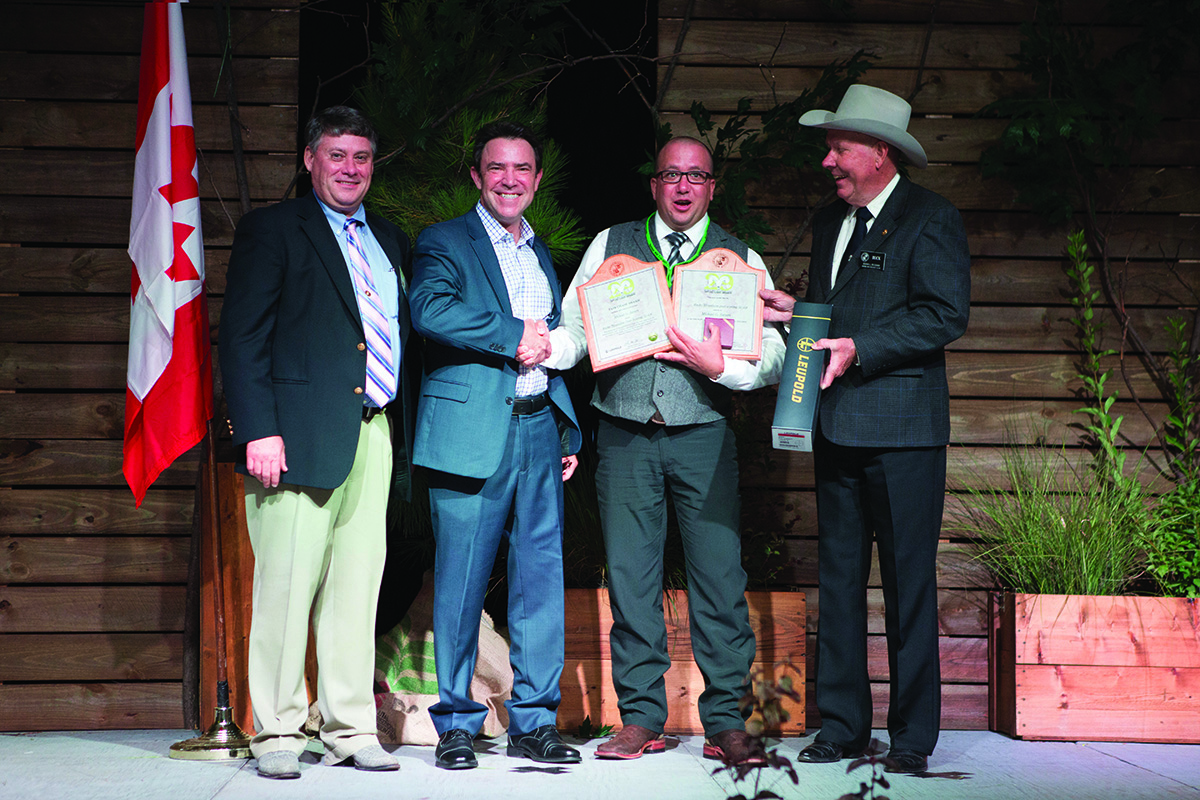 Banquet_HuntHardAward_small.jpg