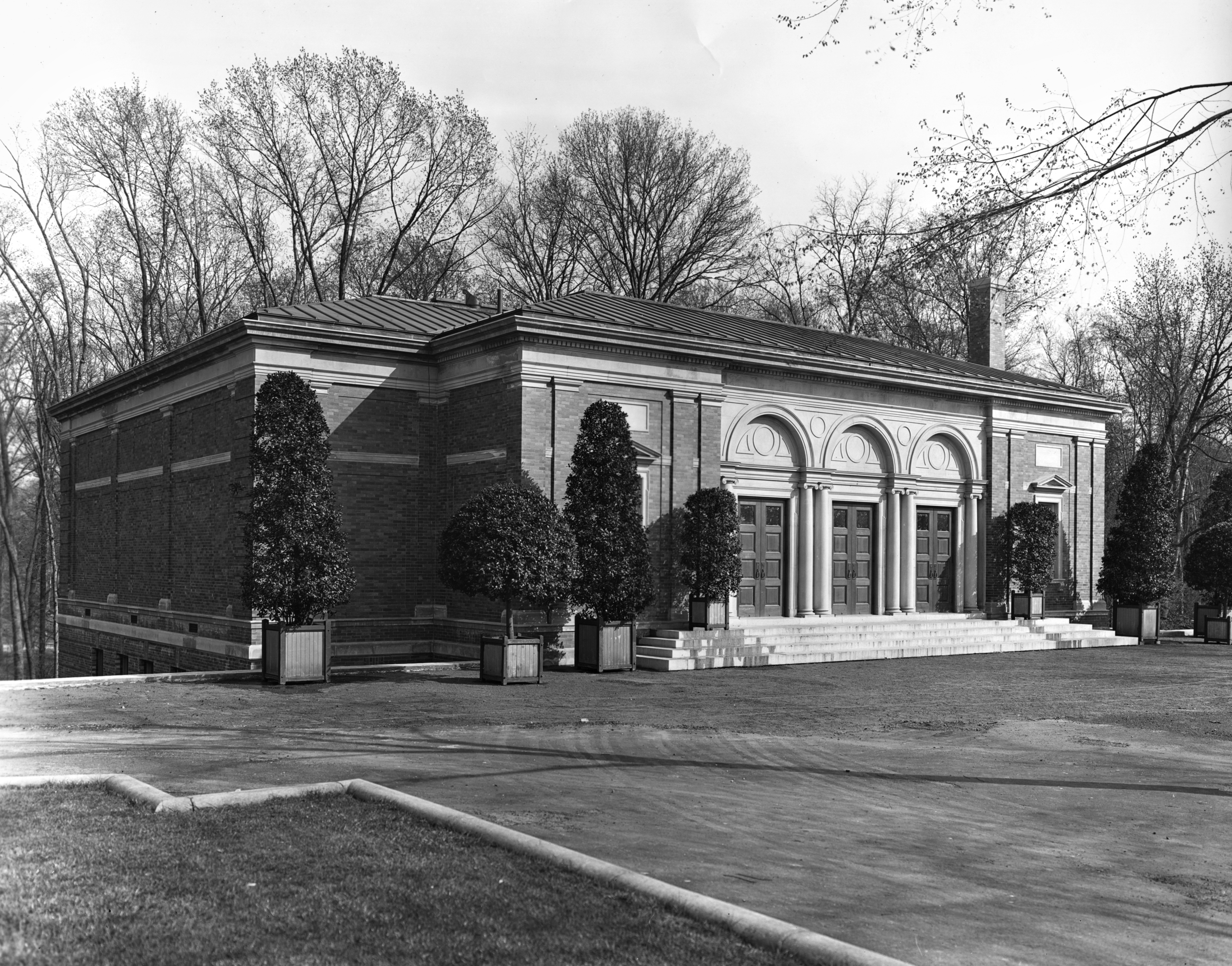 Bronx ZOO, NYC, Headquarters of The National Collection of Heads
