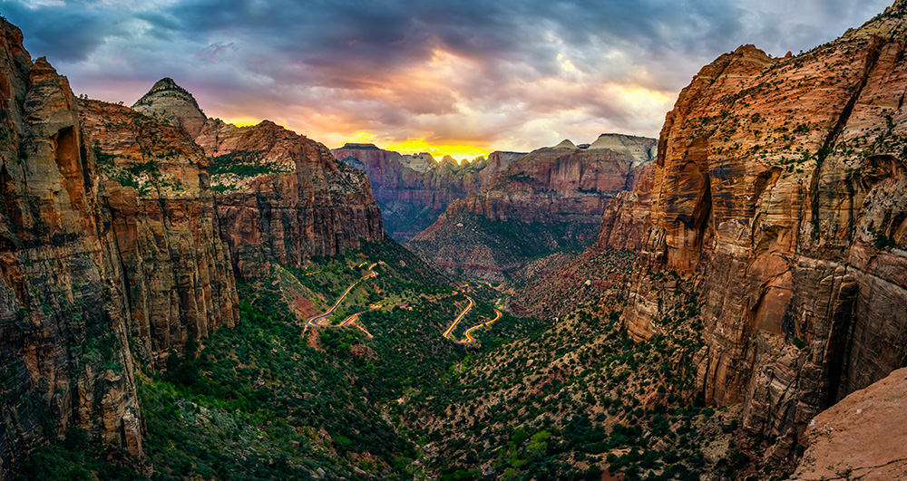 spotlight-zionnationalpark-istock-1070509364.jpg